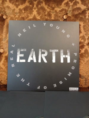 Neil Young. -Earth. 3×LP