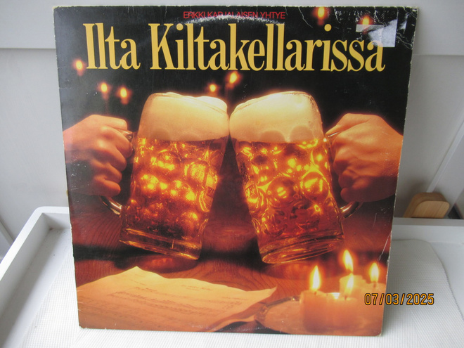 ERKKI KARJALAISEN YHTYE - ILTA KILTAKELLARISSA LP