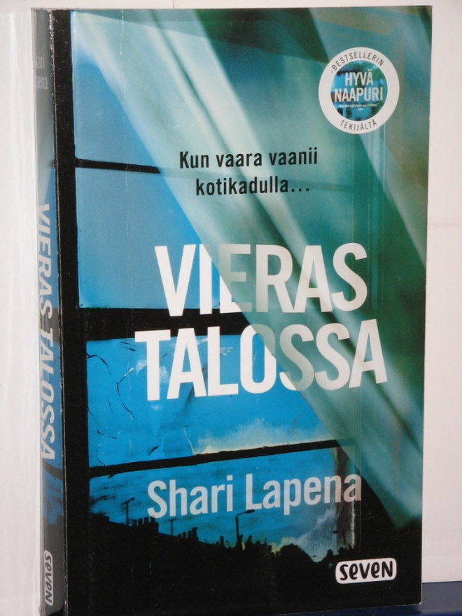 Shari Lapena : VIERAS TALOSSA