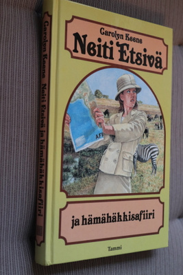 Carolyn Keene : Neiti Etsivä ja hämähäkkisafiiri (5.p. 1996)