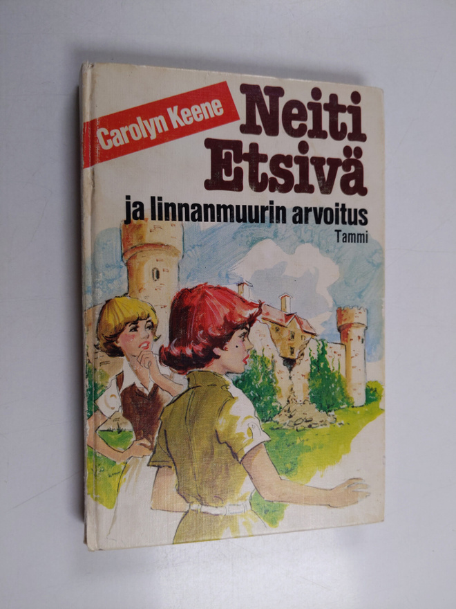 Carolyn Keene : Neiti Etsivä ja linnanmuurin arvoitus