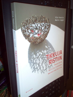 Vestola - Leppä: Tikkuja ristiin ( 2 p. 2013 ) Sis.postikulu