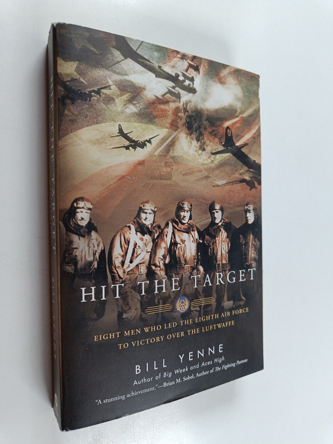 Bill Yenne : Hit the Target - Eight Men who Led The Eight...