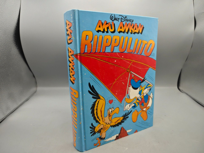 Aku Ankka 1990 Riippuliito Käytetty kirja