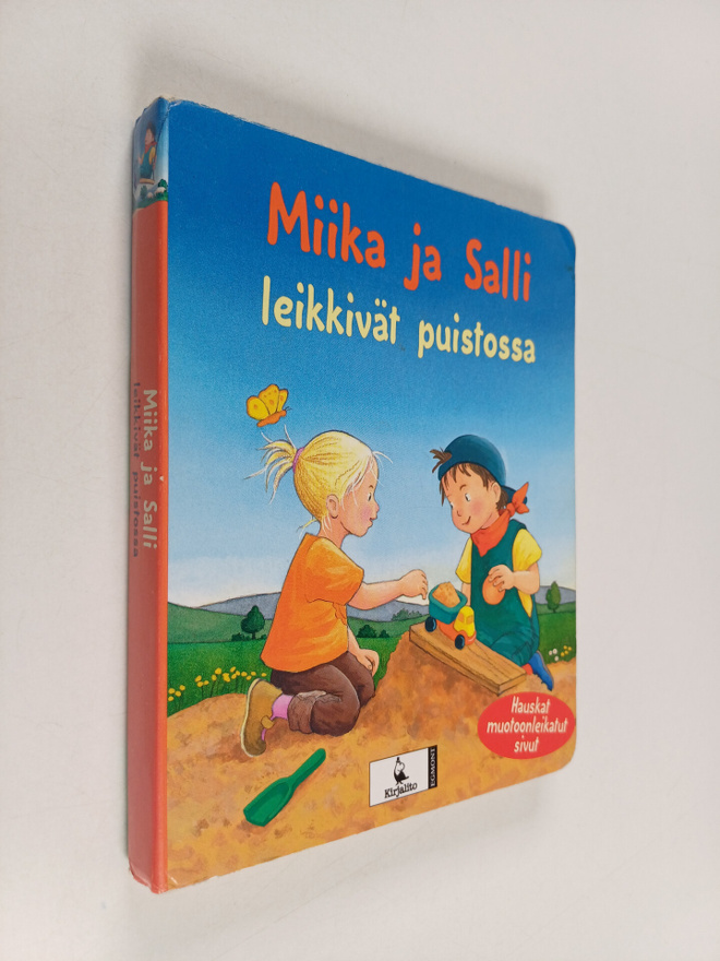 Klaus Bliesener : Miika ja Salli leikkivät puistossa