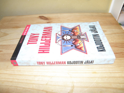 Tony Hillerman Kojootin jälki (nidottu)