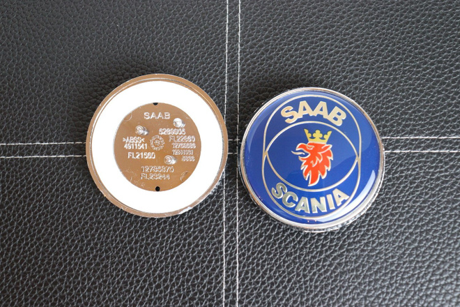 Saab Konepellin / Takakontin merkki, SAAB-SCANIA