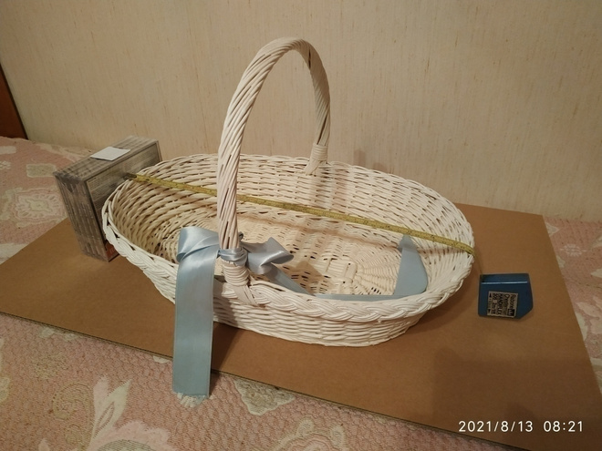 Hieno valkoinen kori