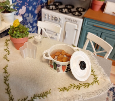 Nukkekoti miniatyyri perunakattila