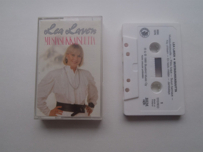 LEA LAVEN - MUSTASUKKAISUUTTA c-kasetti ( Hyvä kunto )