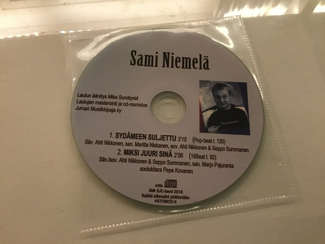 Sami Niemelä . Sydämeen suljettu CDS single