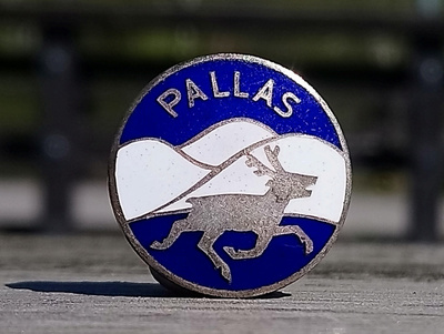 Matkailumerkki Pallas, Emalinen. Halkaisija - 18 mm. Ehjät e