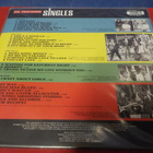 DR FEELGOOD - SINGLES M/M 2LP - pikkukuva 2