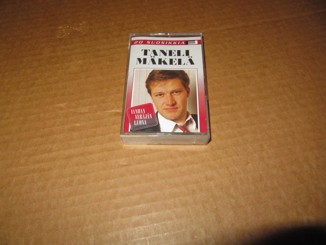 KASETTI:Taneli Mäkelä:"Vanhan Veräjän Luona" 20-Suos. 1996