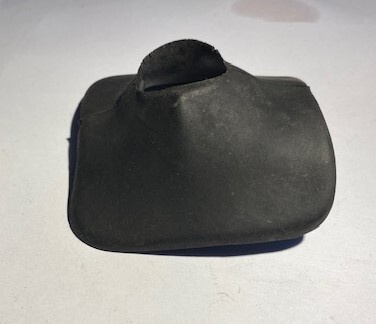 VAIHTEENVALITSIMEN KUMISUOJUS MERCEDES W110