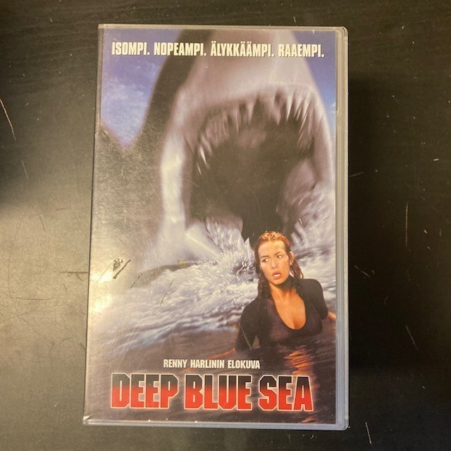 Deep Blue Sea VHS