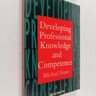 Michael Eraut : Developing professional knowledge and com... - pikkukuva 1