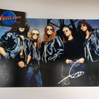 QUEENSRŸCHE - GEOFF TATE NIMIKIRJOITUS KUVASSA - pikkukuva 1