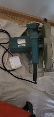 Black & Decker käsisirkkeli / pyörösaha