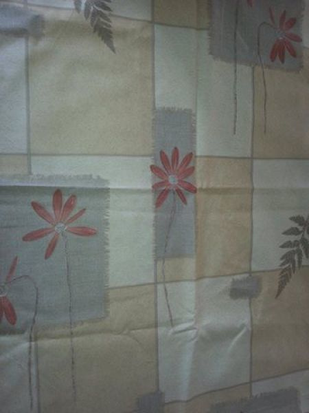 Beige kukkakuvioinen kangas 150x125cm