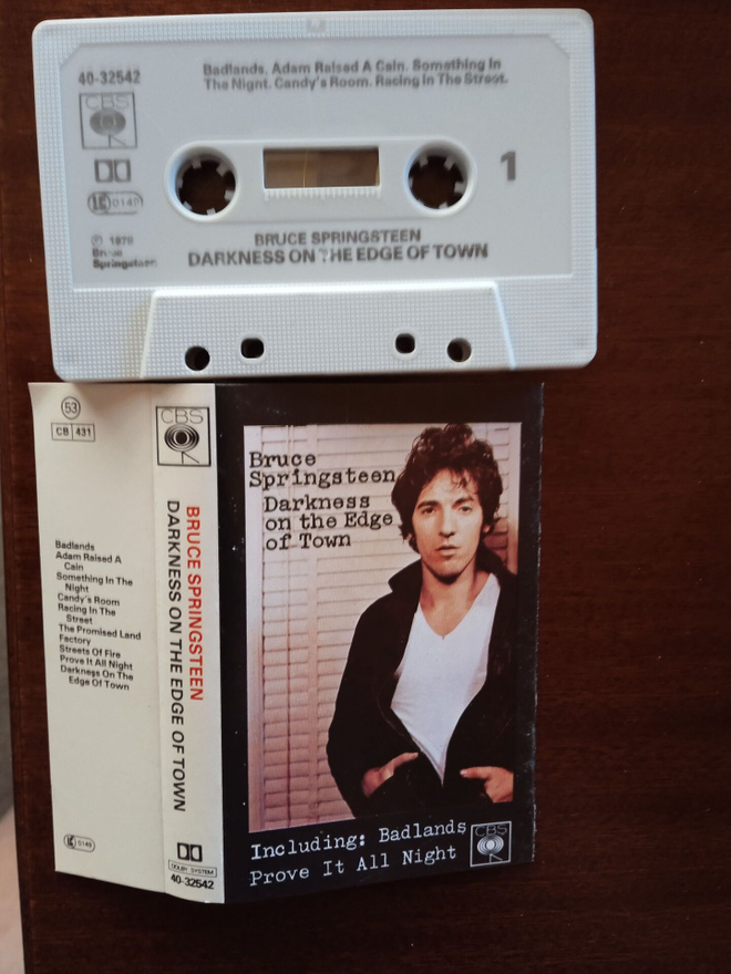 C- KASETTI: BRUCE SPRINGSTEEN : DARKNESS ON THE EDGE OF TOWN