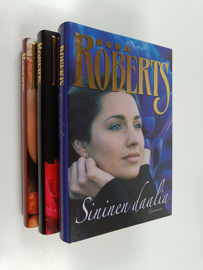 Nora Roberts : Puutarhatrilogia : Sininen daalia ; Musta ...