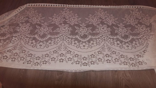 Verhokappa : kukkakuvioinen pitsi kappa 61x256cm