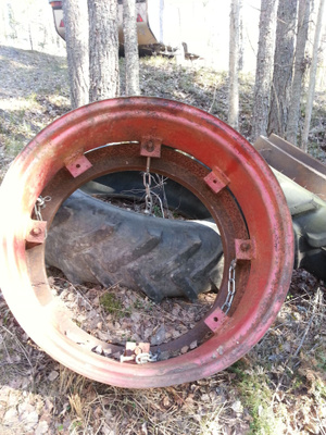 Traktorin levikevanteet (Volvo BM 500)vastaaviin 38" pyöriin