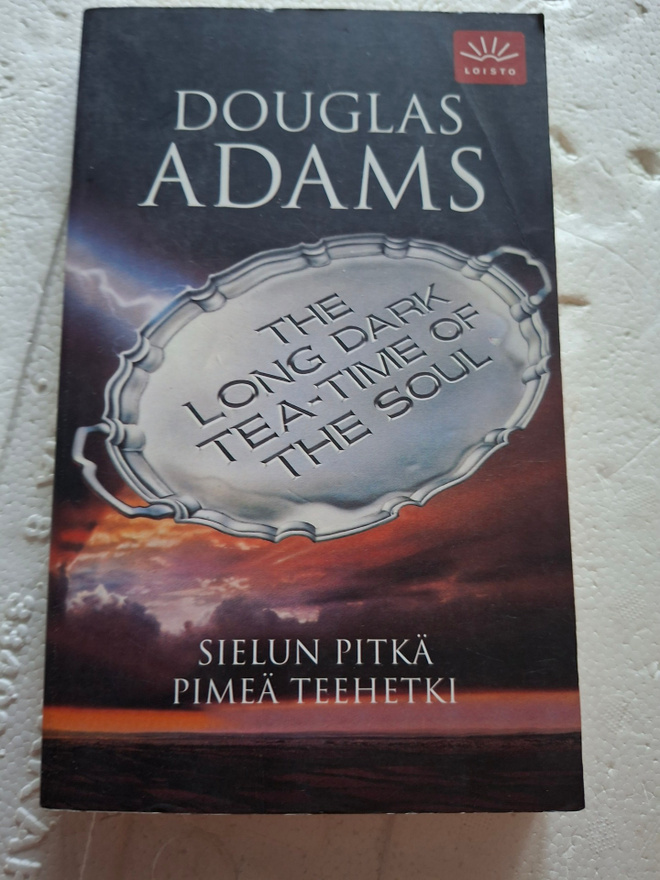 Adams, Douglas: Dirk Gently 2: Sielun pitkä pimeä teehetki