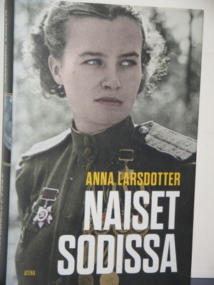 Anna Larsdotter : NAISET SODISSA