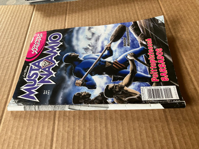 MUSTANAAMIO 5/2010