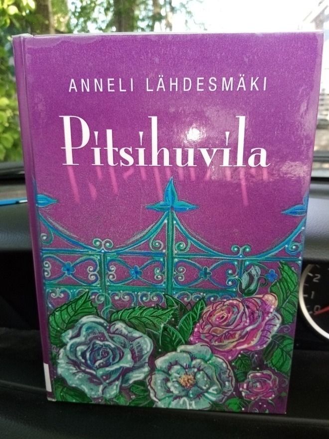 Anneli Lähdesmäki : Pitsihuvila ( SIGNED) SIS POSTIKULU