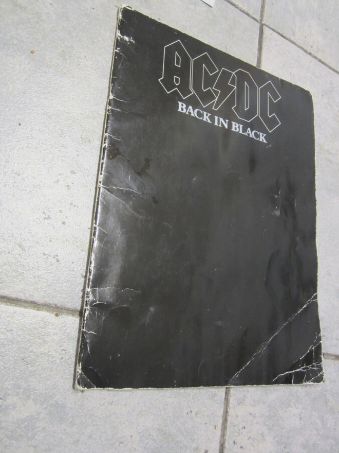 AC/DC BLACK IN BLACK - NUOTTIKIRJA