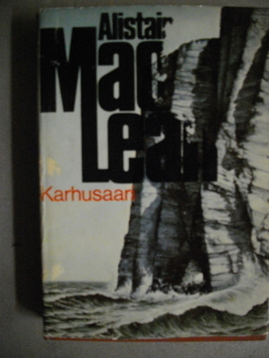 Alistair Maclean: Karhusaari 25.11)