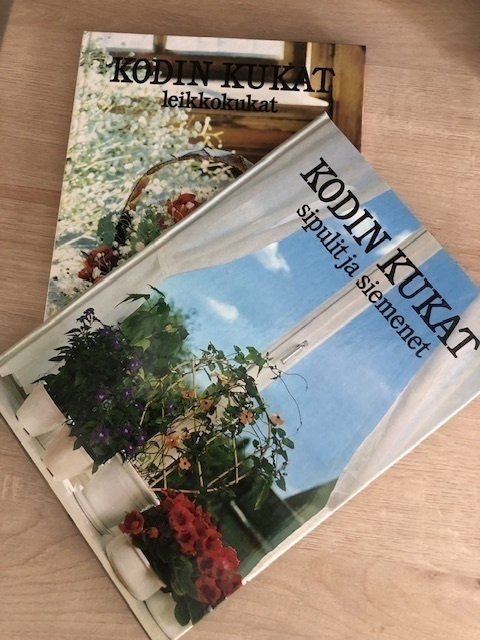 Kodin kukat-sarjan kirjoja 2 kpl