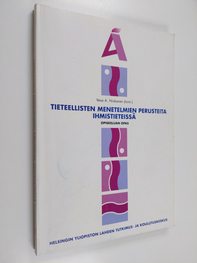 Tieteellisten menetelmien perusteita ihmistieteissä : opi...