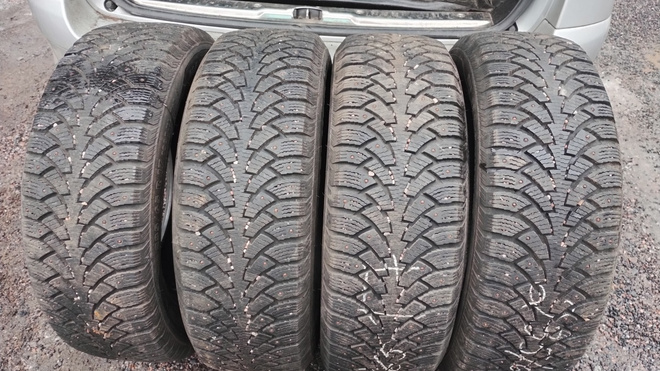 Nastarenkaat 235/65r17