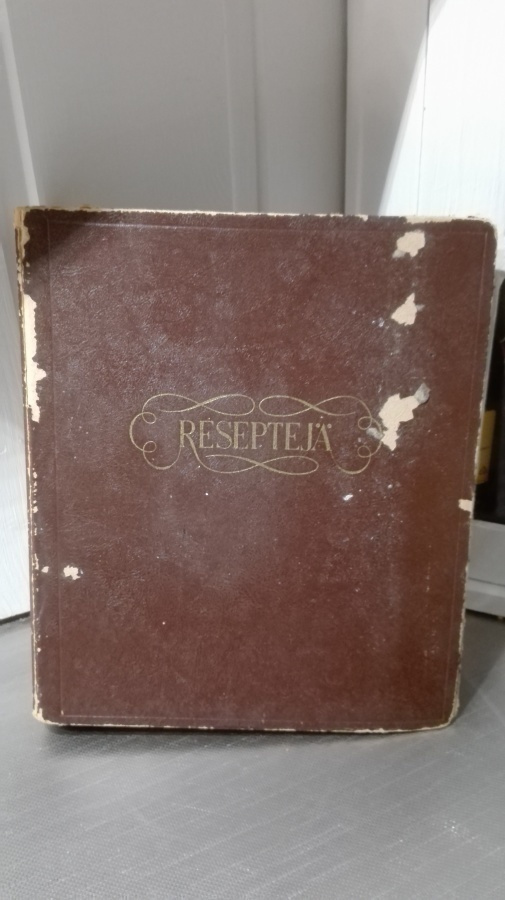 KAUNIS VANHA VINTAGE RESEPTEJÄ - KANSIO