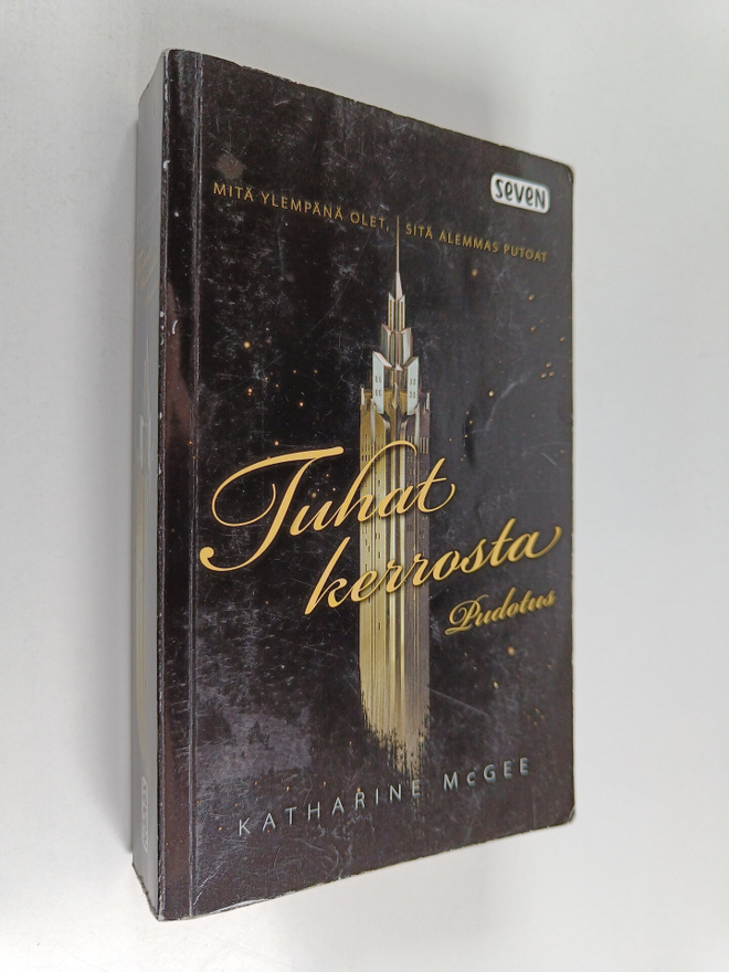 Katharine McGee : Tuhat kerrosta 1 : Pudotus