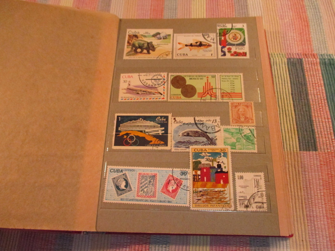 Postimerkkikansio Cuba postimerkkejä 251 kpl.