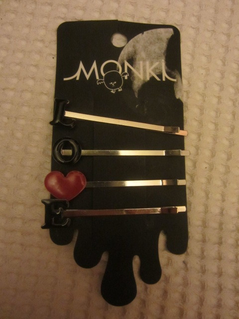 Pinnit / Pinni 4 kpl L O V E   / Monkin mallistoa