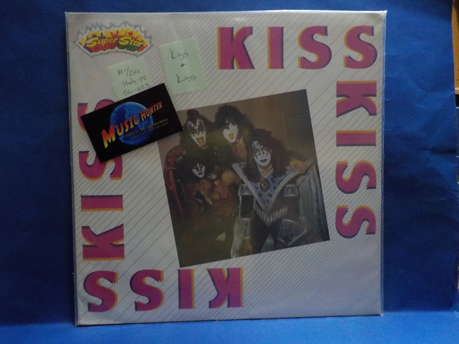 KISS - KISS M-/EX+ ITALY -82 LP