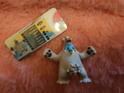Pokemon Tomy Beartic ja kortti