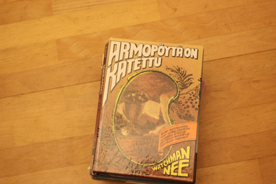 Watchman Nee Armopöytä on katettu H1