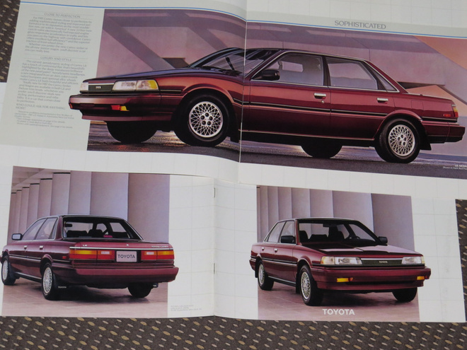 1987 Toyota Camry esite - ISO - 16 sivua - KUIN UUSI