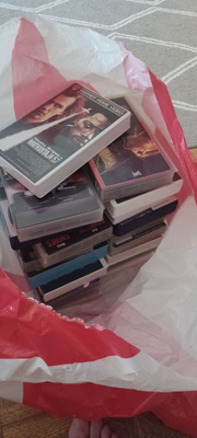 VHS elokuvia kassillinen