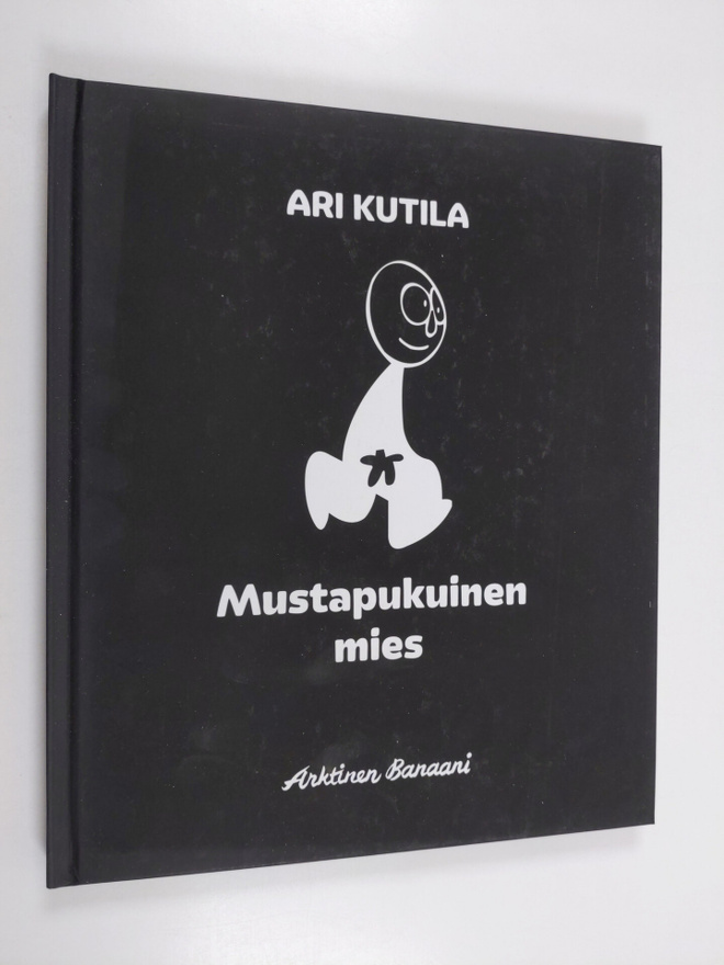 Ari Kutila : Mustapukuinen mies