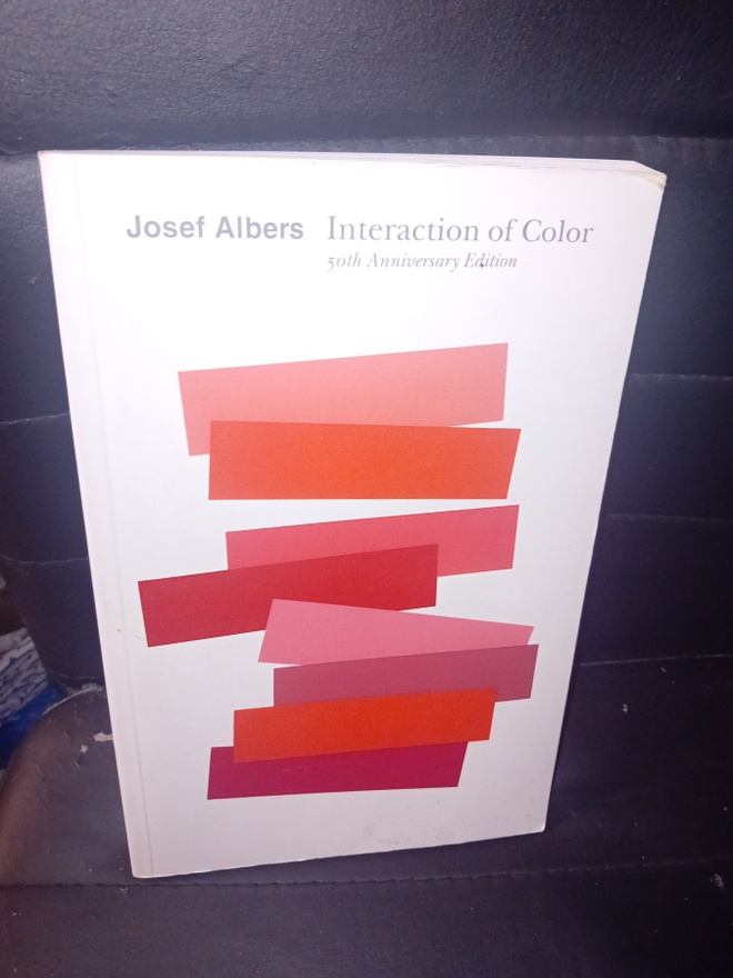 Albers : Interaction of colors ( SIS POSTIKULU  )