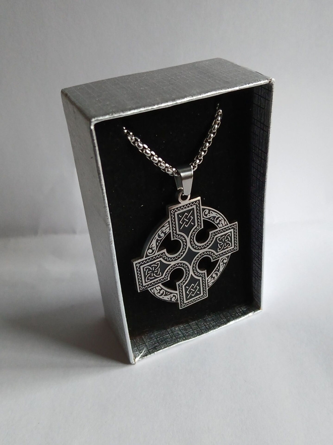 Kelttiläinen Risti Kaulakoru (Stainless Steel)