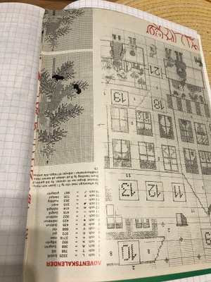 Ristipistomalleja / kirjonta ja neuleohjeita paksu vihko